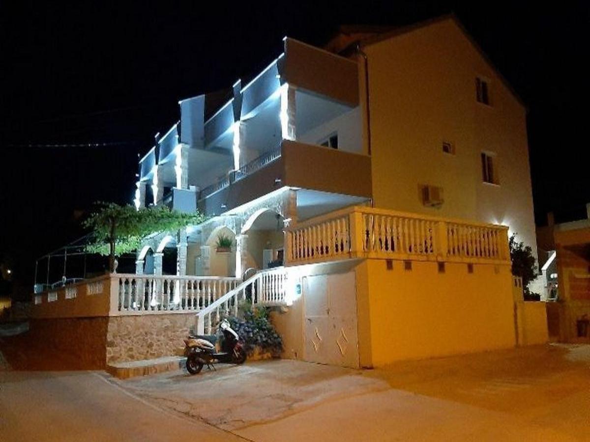 Apartments Dobrila Jelsa  Bagian luar foto